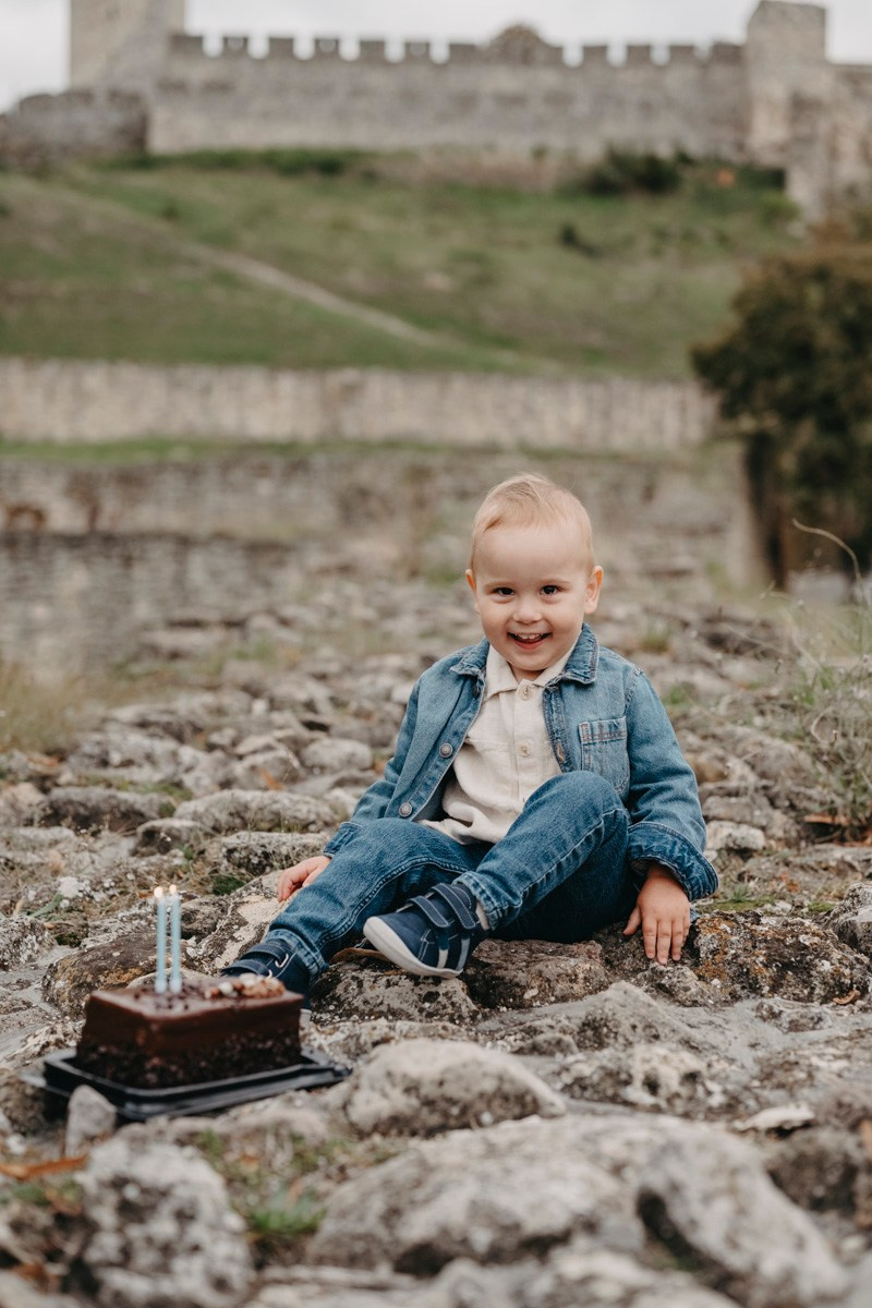 Nevena, Dusan i Vuk porodicno fotografisanje napolju. Deciji i porodicni fotograf u Beogradu Oksana Skendzic