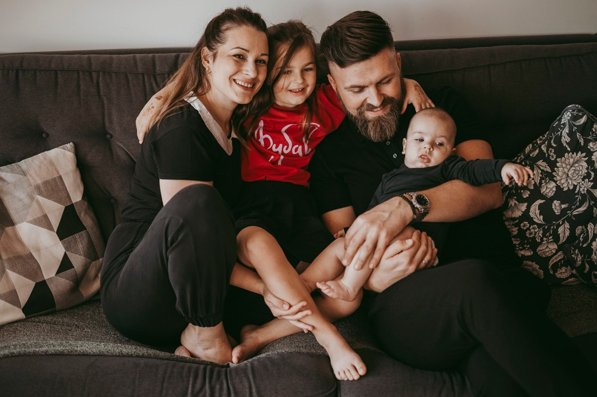 Dobro dosao, Jakove / porodicno fotografisanje kod kuce. Deciji i porodicni fotograf u Beogradu Oksana Skendzic