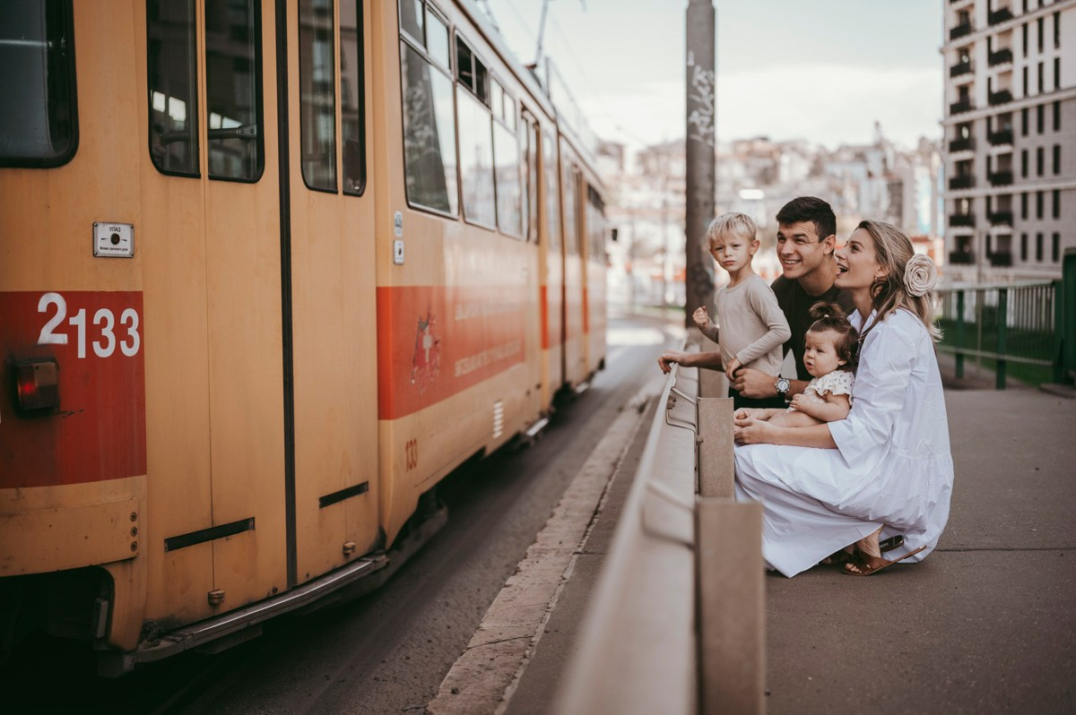 Kristina, Martin, Petra i Novak / porodicno fotografisanje napolju. Deciji i porodicni fotograf u Beogradu Oksana Skendzic