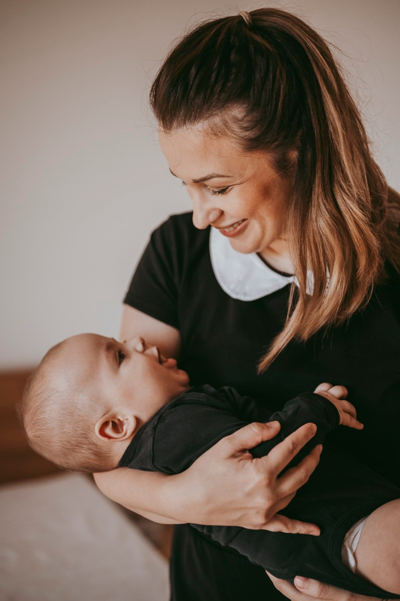 Dobro dosao, Jakove / porodicno fotografisanje kod kuce. Deciji i porodicni fotograf u Beogradu Oksana Skendzic