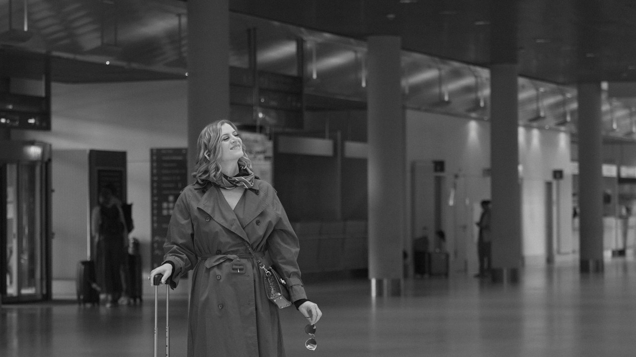 Schwarz-Weiß-Fotoshooting am Flughafen. Schwarz-weiß Fotografie in Münster. Fotografin Viktoria Roschen