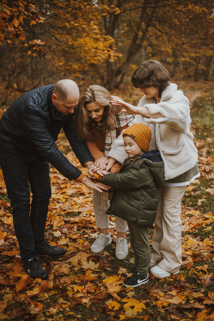 Семейная осеньнаяя фотосессия в Риге  Ģimenes rudens fotosesija Rīgā. Fotogrāfs Rīgā — Katerina Gordik