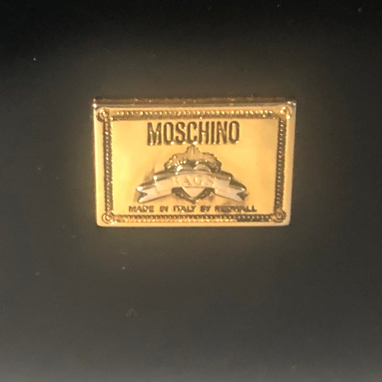 Moschino. Современнные и актикварные украшения в Барселоне, Москве и Санкт-Петербурге