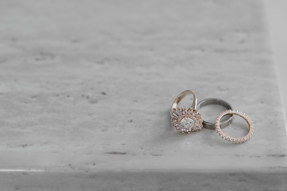 Булчински букет крупен план флорална композиция естествени цветя сватбени детайли София