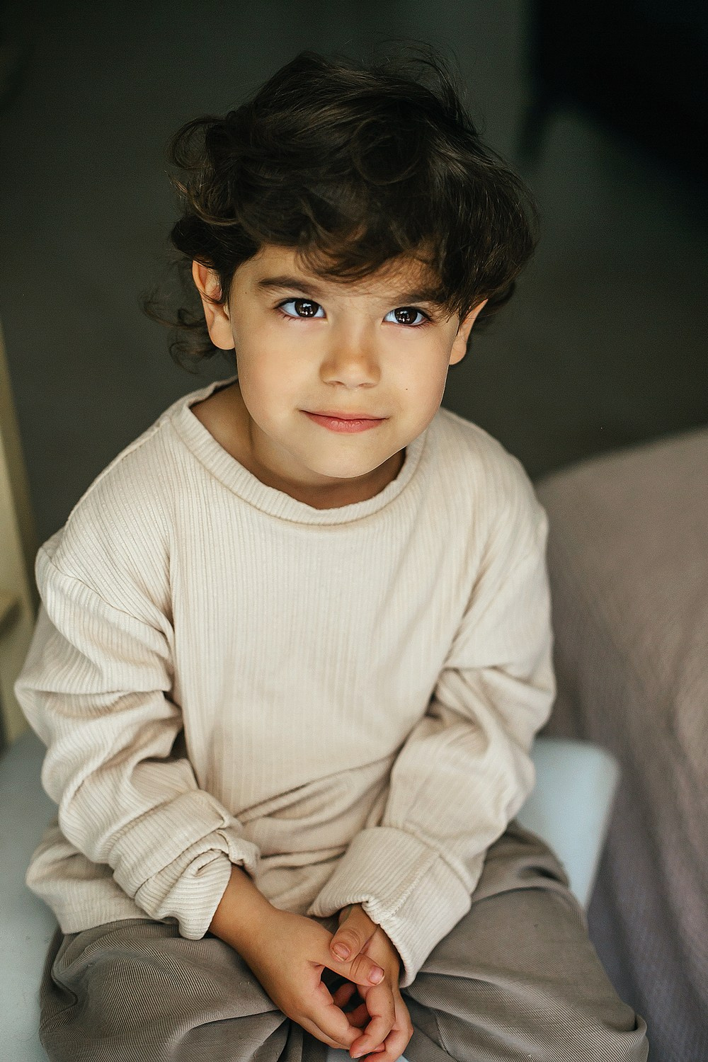 Mom&daughter at home. Family photographer in Israel