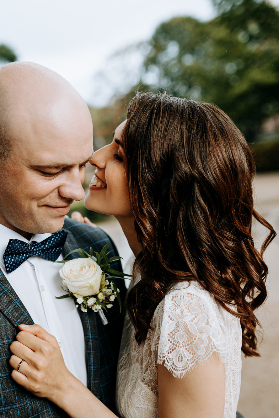 Kāzu diena Vecrīgā ar fotosesiju un īstiem draugiem