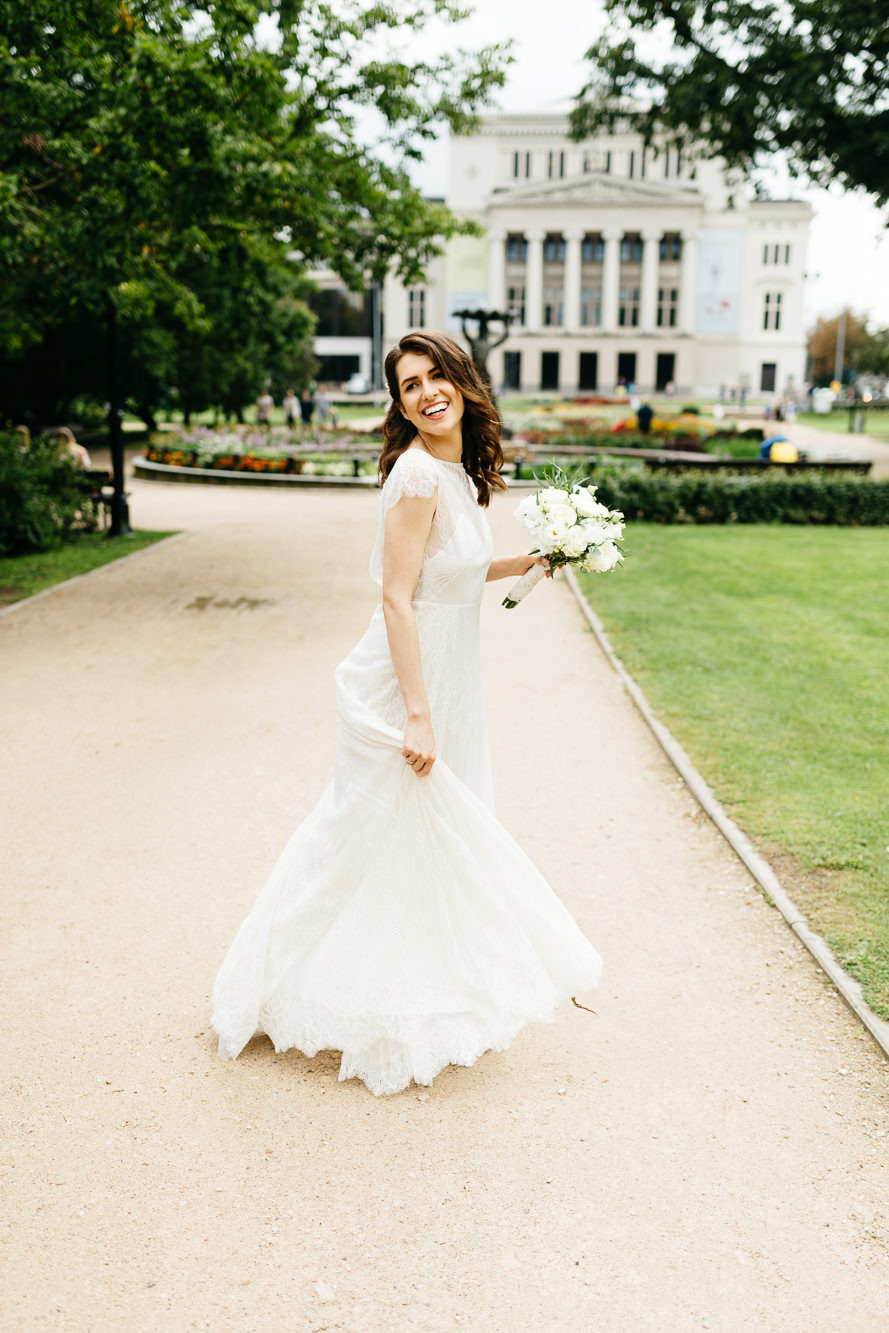 Kāzu diena Vecrīgā ar fotosesiju un īstiem draugiem