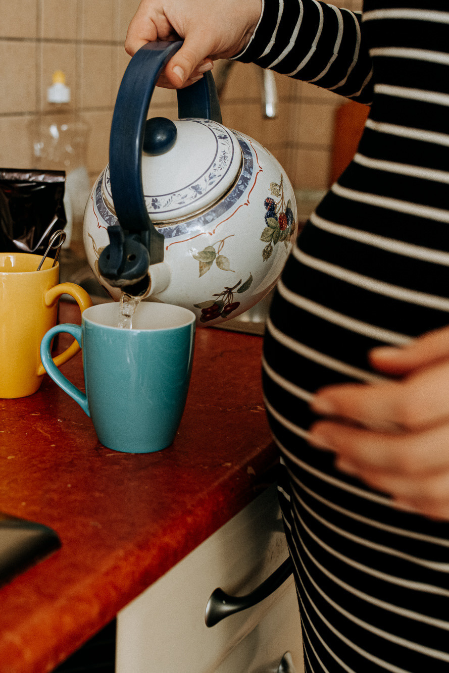 Gaidot mazuli ziemā ar klavierēm, karstu tēju un sniegpārslām