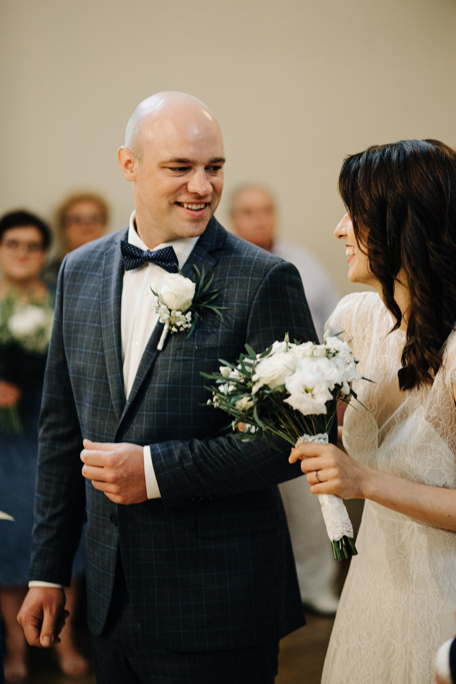 Kāzu diena Vecrīgā ar fotosesiju un īstiem draugiem