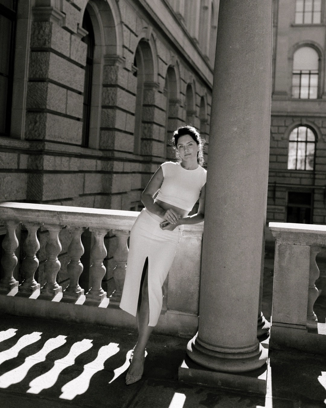 Olesya — a summer portrait in the city. Polina Sobol — family & documentary photographer in Bern. Outdoor & urban photo sessions for families, kids and couples