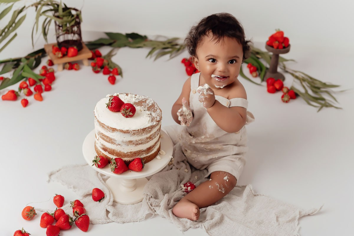 Cakesmash Fotoshooting total Erdbeerisch. Neugeborenenfotografie, Babyfotografie in Düsseldorf und Umgebung