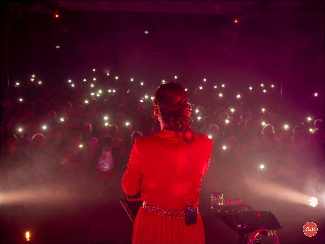 Christel Kern, c’est la petite dame en rose