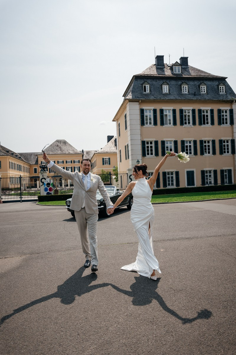 Civil Wedding at Burg Schwarzenstein in Geisenheim. Wedding photographer & videographer in Germany and Frankfurt | Denis Mirosnik