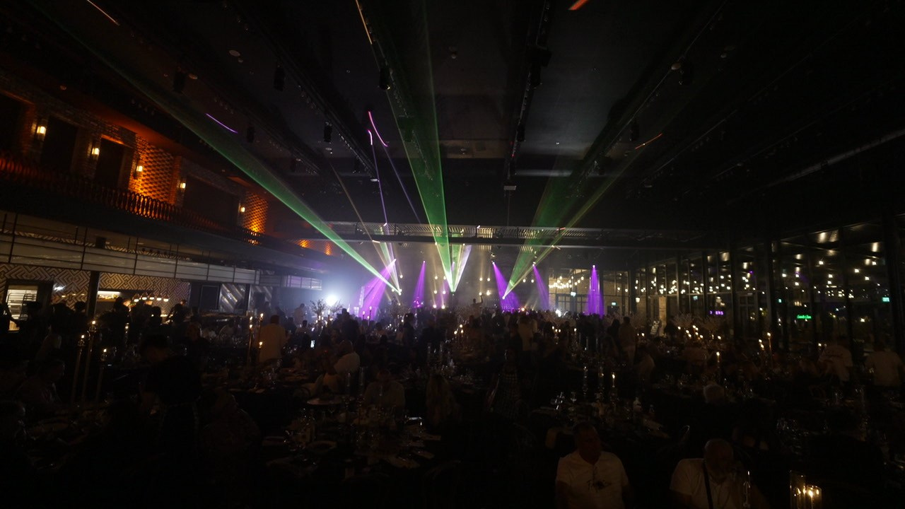 VIA / BASICO. Wedding and events photographers Studio Shalom