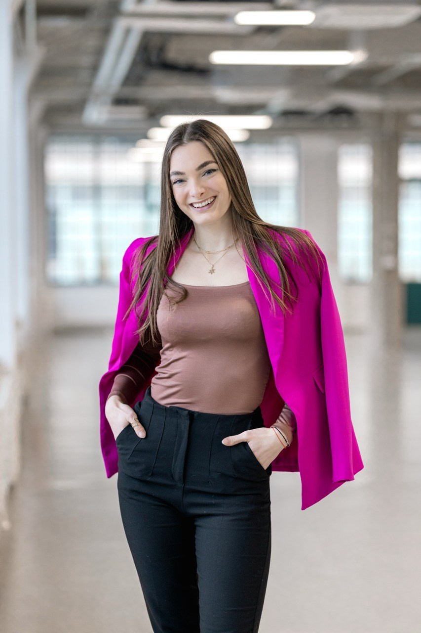 Portrétní fotografka Praha. Dana Lišková — Empathetic Photographer | Introspective Artist |Neurodivergent Coach | Founder of Artepy.cz