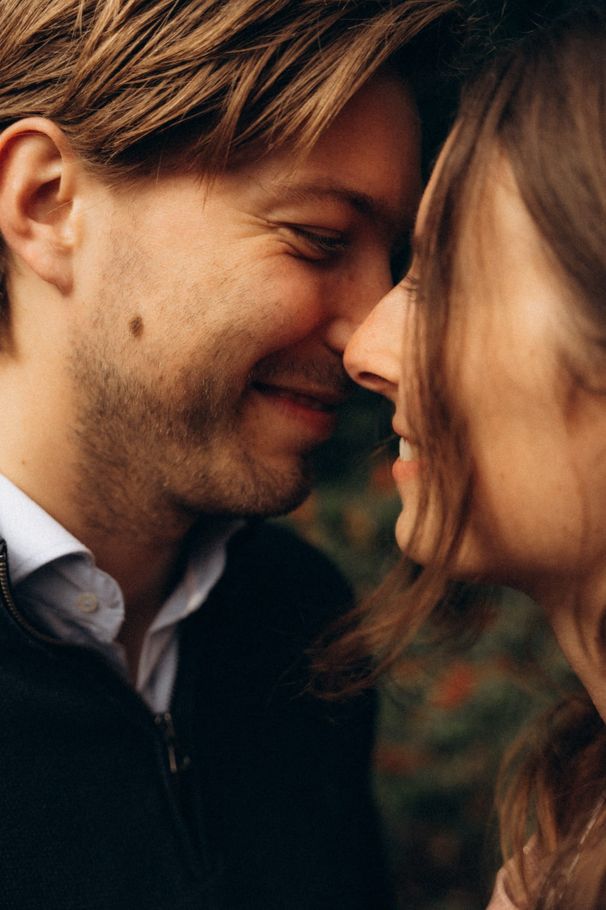Love Story in Antwerpen. Little Birdie – Jouw familie- en huwelijksfotograaf in België en daarbuiten