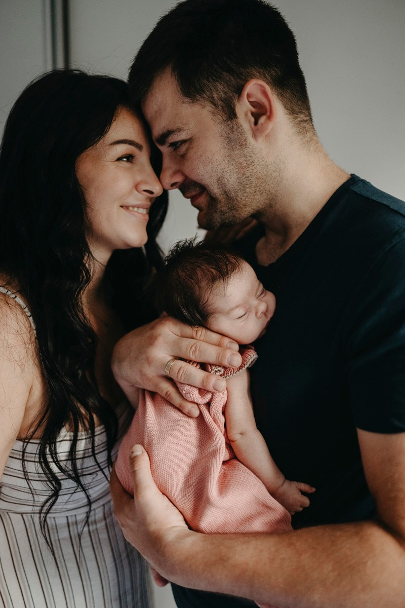 Latinka, Visnja i Konstantin / porodicno fotografisanje, fotografisanje bebe kod kuce. Deciji i porodicni fotograf u Beogradu Oksana Skendzic