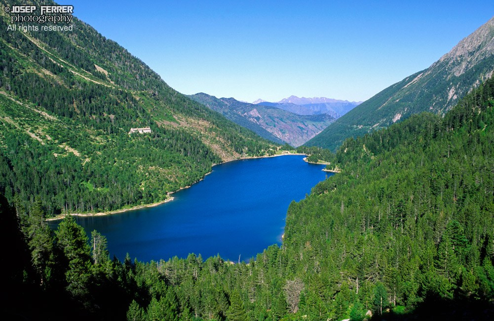 Estany de Sant Maurici, Parc Nacional d'Aigüestortes, Pyrenees, Catalunya