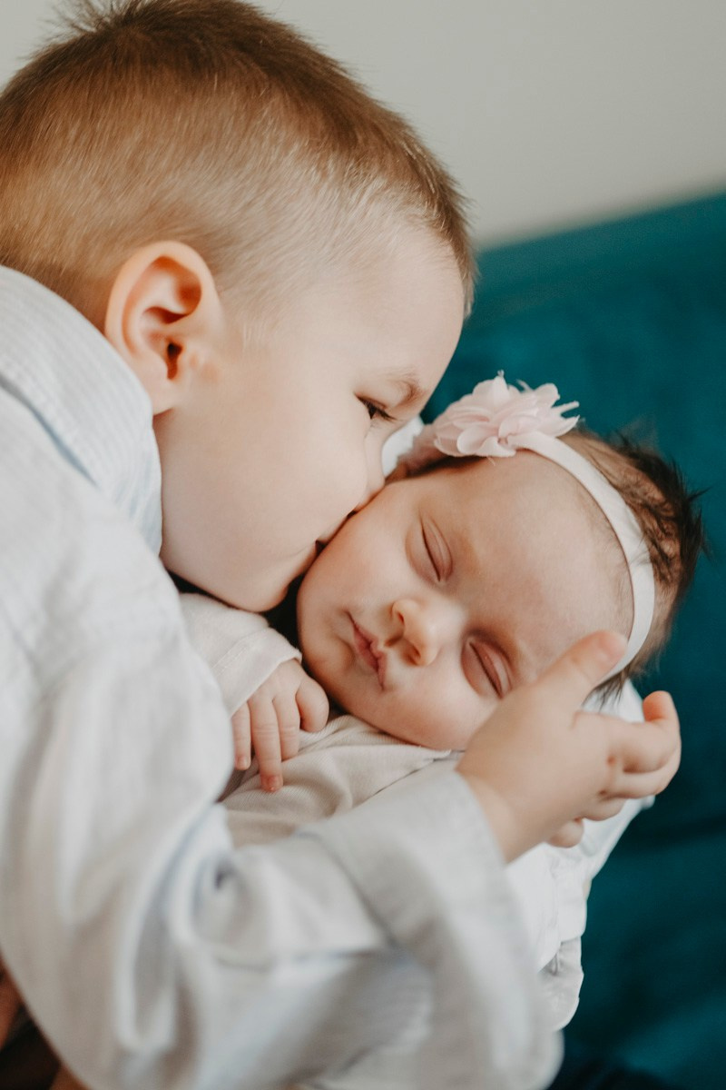 Fotografisanje bebe kod kuce — Milana, Milos, Marko i Mila. Deciji i porodicni fotograf u Beogradu Oksana Skendzic