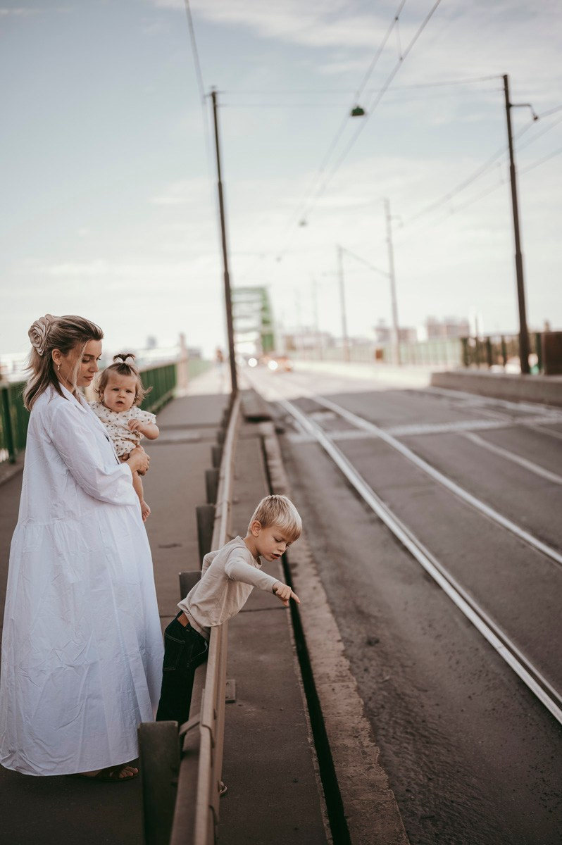 Kristina, Martin, Petra i Novak / porodicno fotografisanje napolju. Deciji i porodicni fotograf u Beogradu Oksana Skendzic