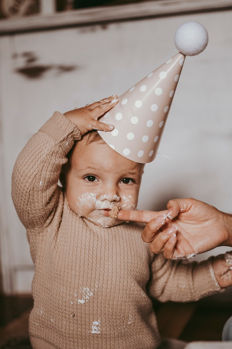 Filipova prva proslava rodjendan kod kuce. Deciji i porodicni fotograf u Beogradu Oksana Skendzic