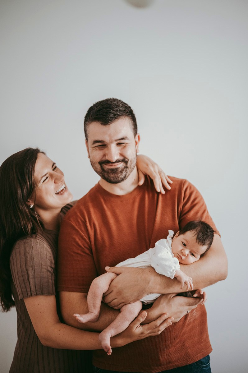 Katarina, Dejan, Petra i Julija / porodicno fotografisanje kod kuce. Deciji i porodicni fotograf u Beogradu Oksana Skendzic