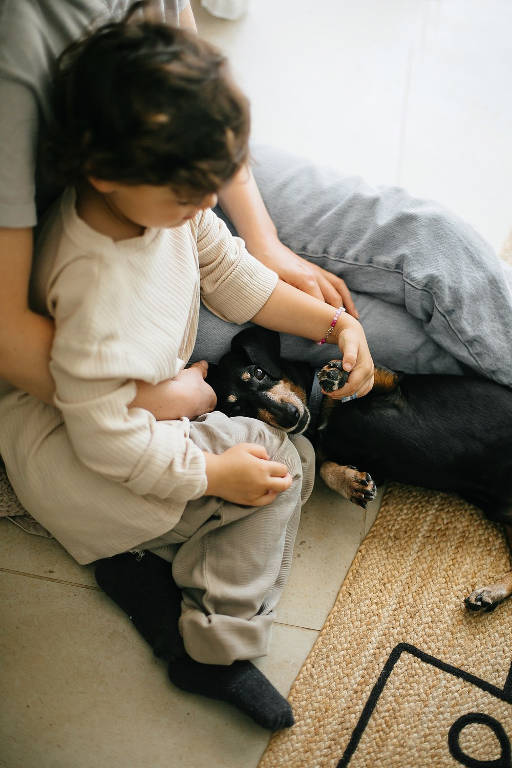 Mom&daughter at home. Family photographer in Israel