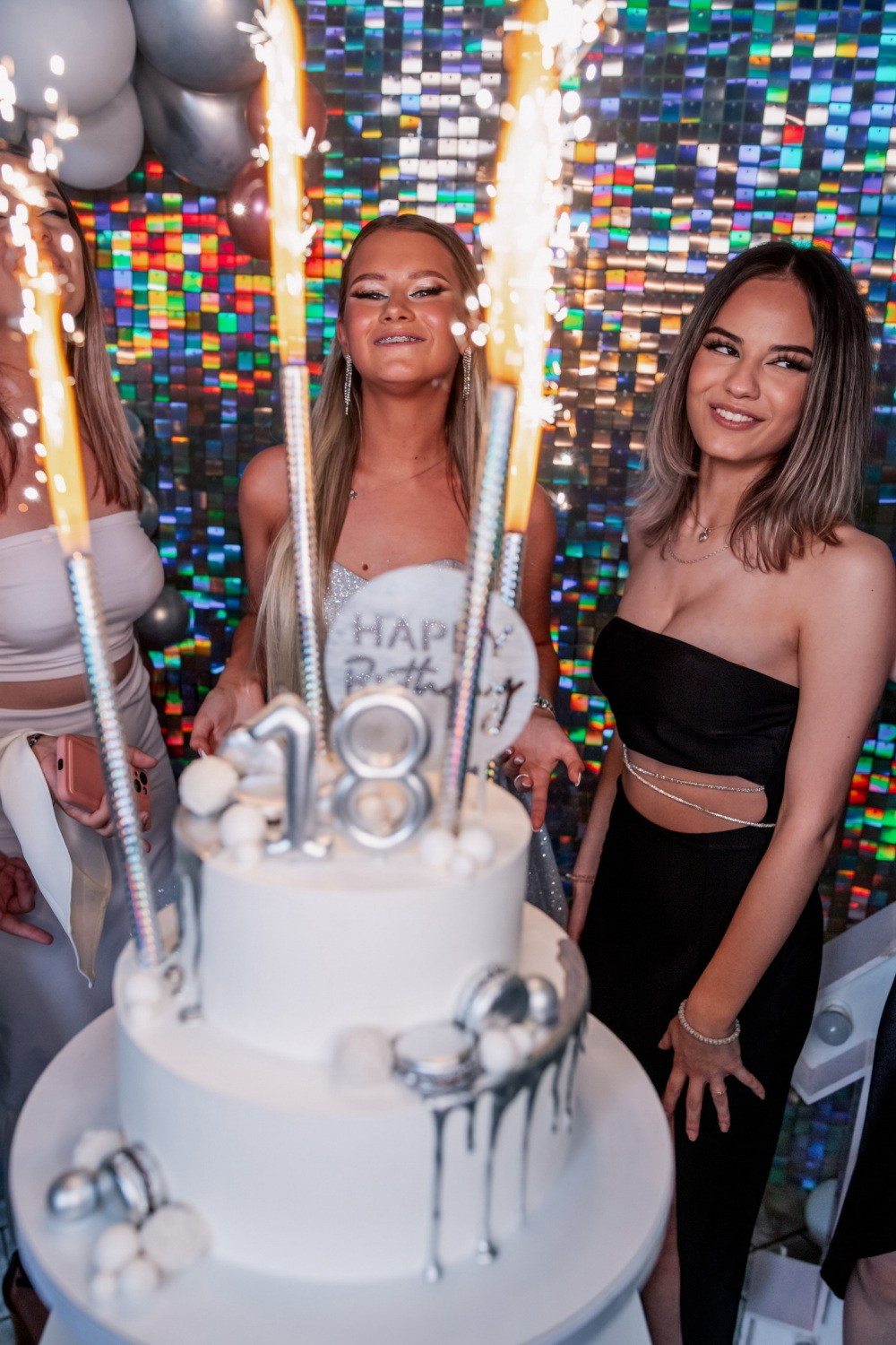 FOTOGRAFISANJE PUNOLETSTVA. Fotografi iz Backog Petrovca David i Andrea Stojanovic