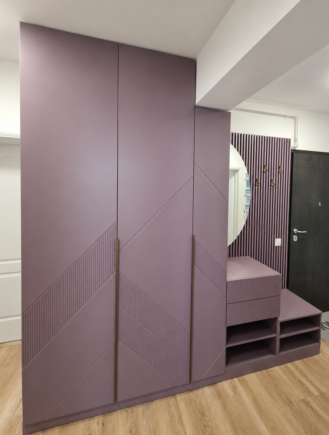 Cuier. Furniture Alexandru Turcu