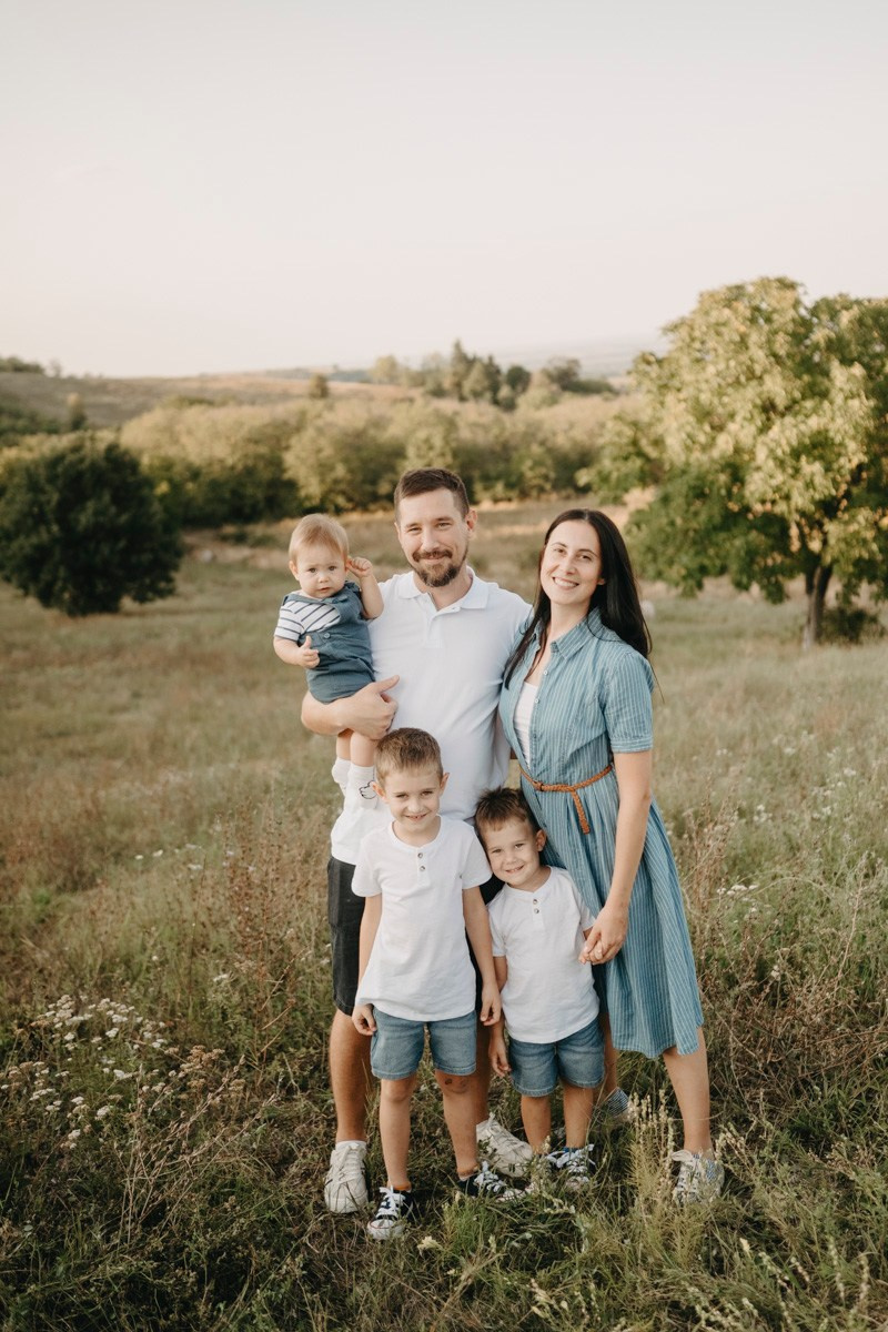 Basici / porodicno fotografisanje u prirodi. Deciji i porodicni fotograf u Beogradu Oksana Skendzic