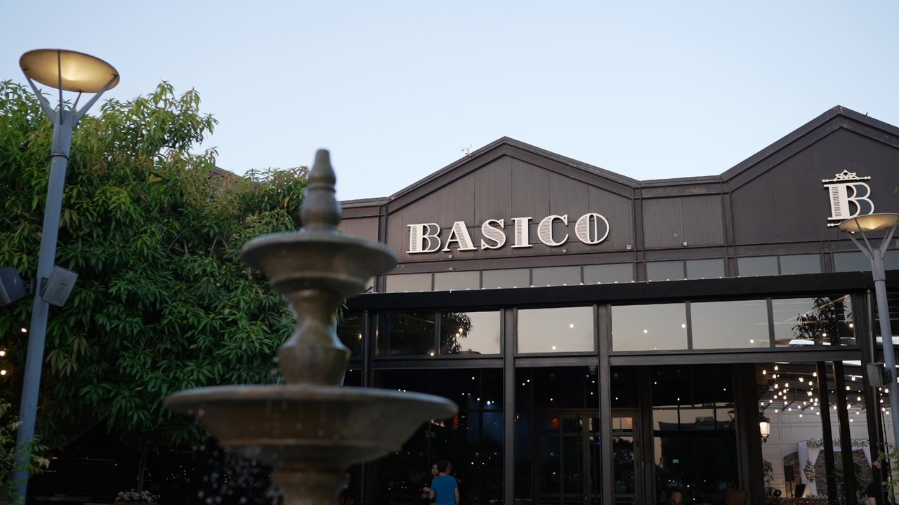 VIA / BASICO. Wedding and events photographers Studio Shalom