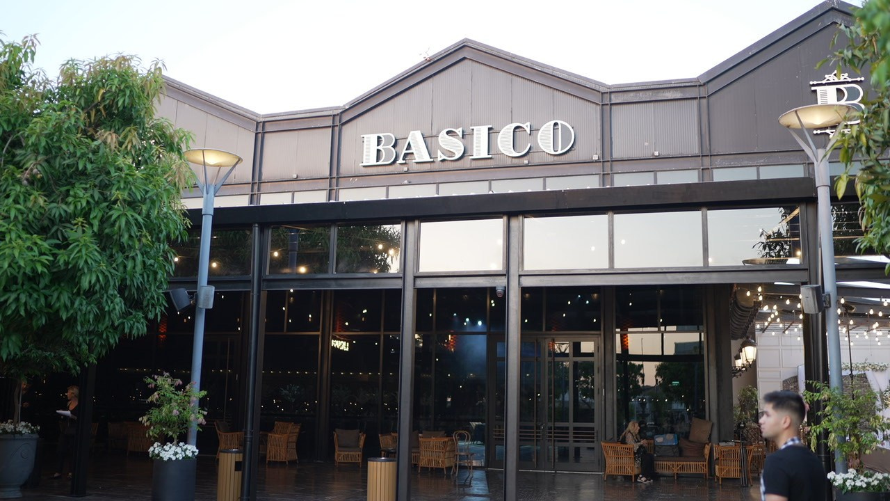 VIA / BASICO. Wedding and events photographers Studio Shalom