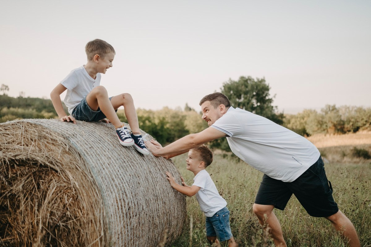 Basici / porodicno fotografisanje u prirodi. Deciji i porodicni fotograf u Beogradu Oksana Skendzic