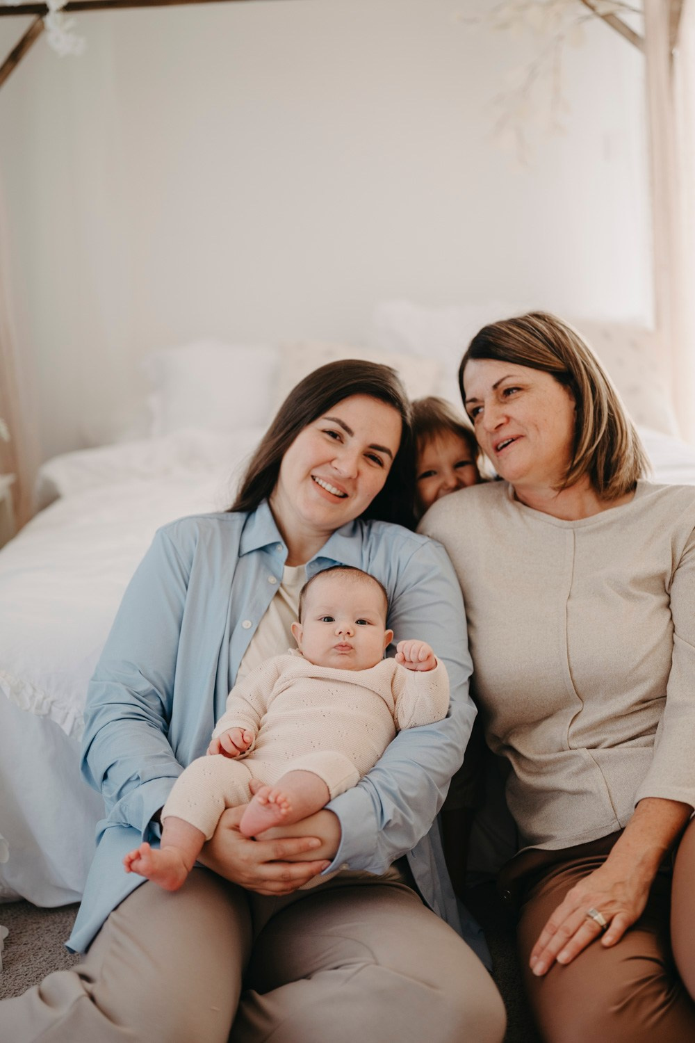 Mamine i bakine Masa i Nadja. Deciji i porodicni fotograf u Beogradu Oksana Skendzic