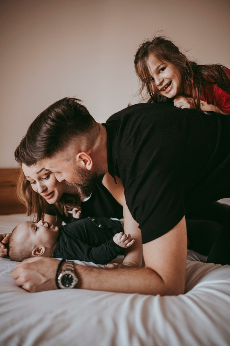 Dobro dosao, Jakove / porodicno fotografisanje kod kuce. Deciji i porodicni fotograf u Beogradu Oksana Skendzic