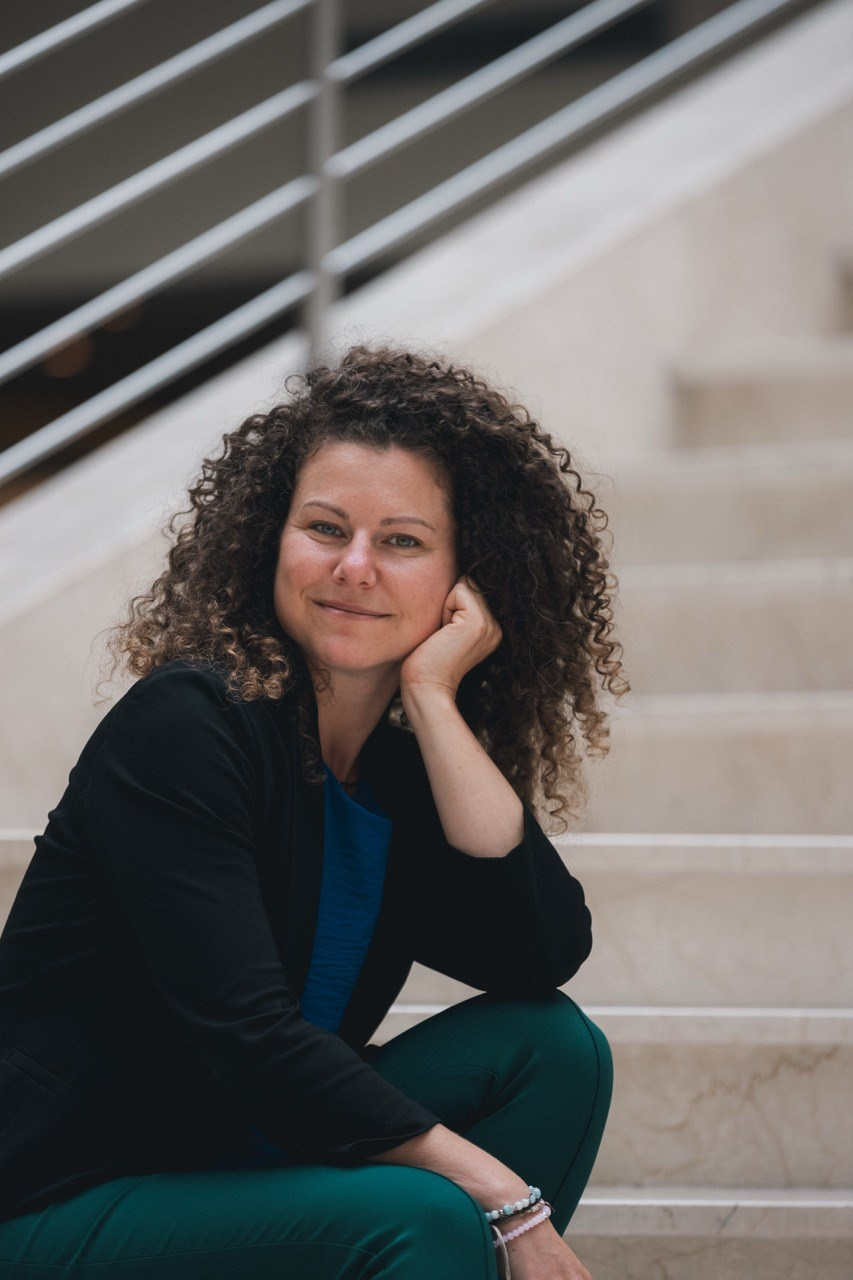 Portrétní fotografka Praha. Dana Lišková — Empathetic Photographer | Introspective Artist |Neurodivergent Coach | Founder of Artepy.cz