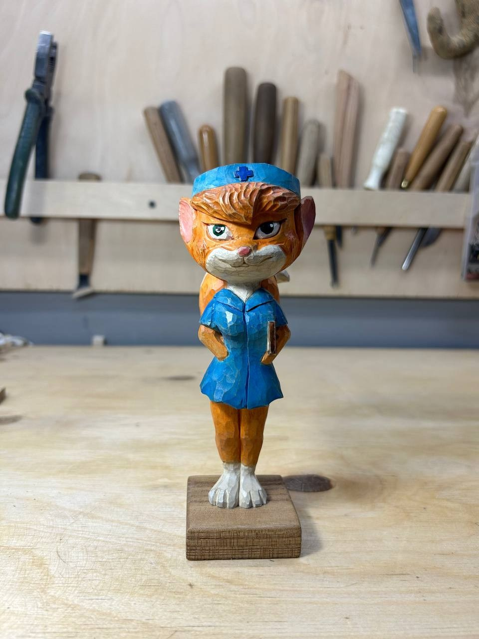 Скульптуры с окрашиванием. Резьба по дереву. Уникальные декоративные скульптуры для интерьера