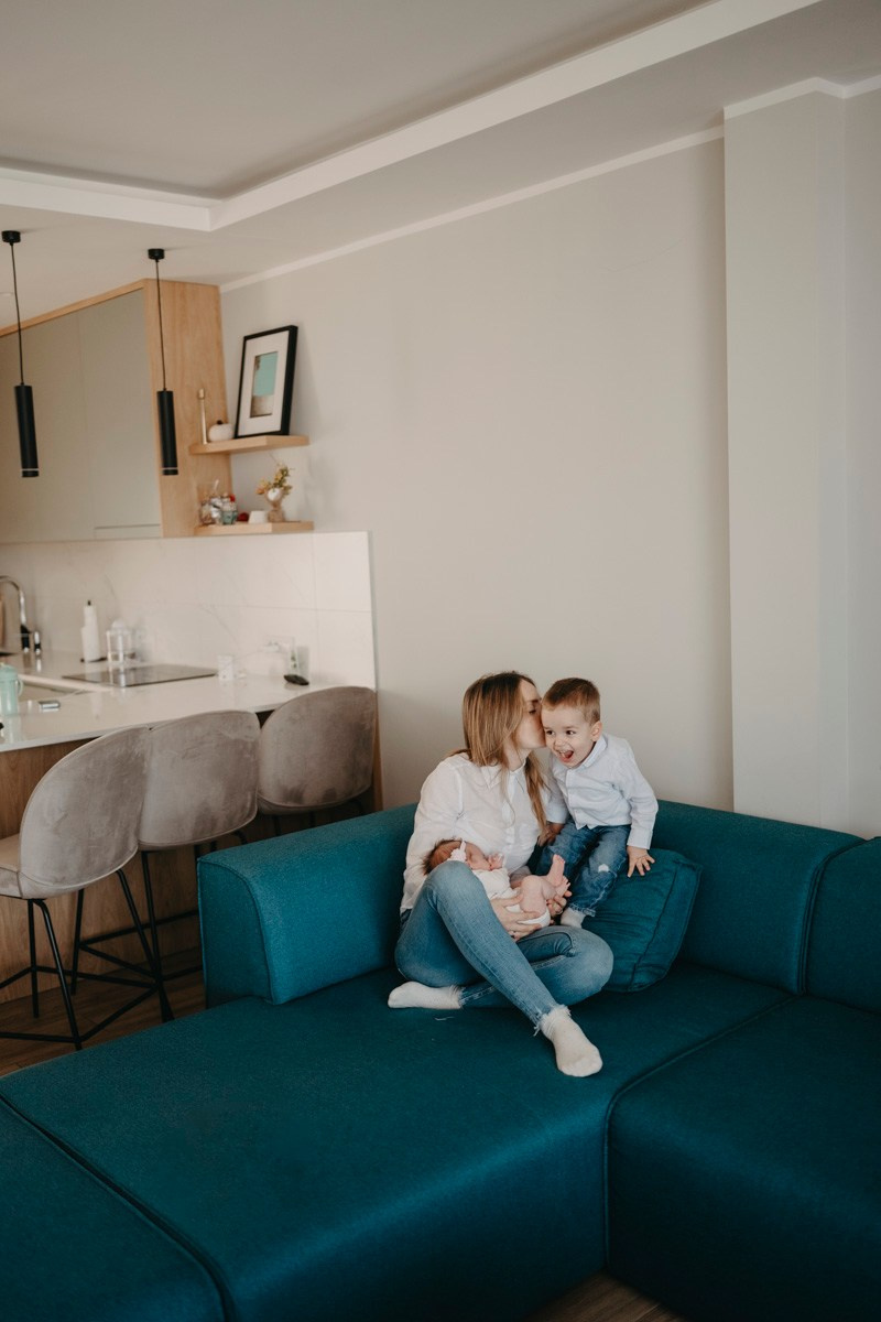 Fotografisanje bebe kod kuce — Milana, Milos, Marko i Mila. Deciji i porodicni fotograf u Beogradu Oksana Skendzic