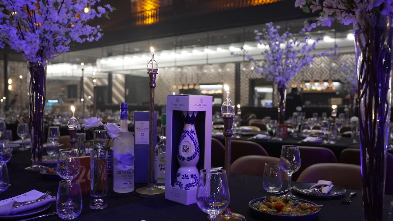 VIA / BASICO. Wedding and events photographers Studio Shalom