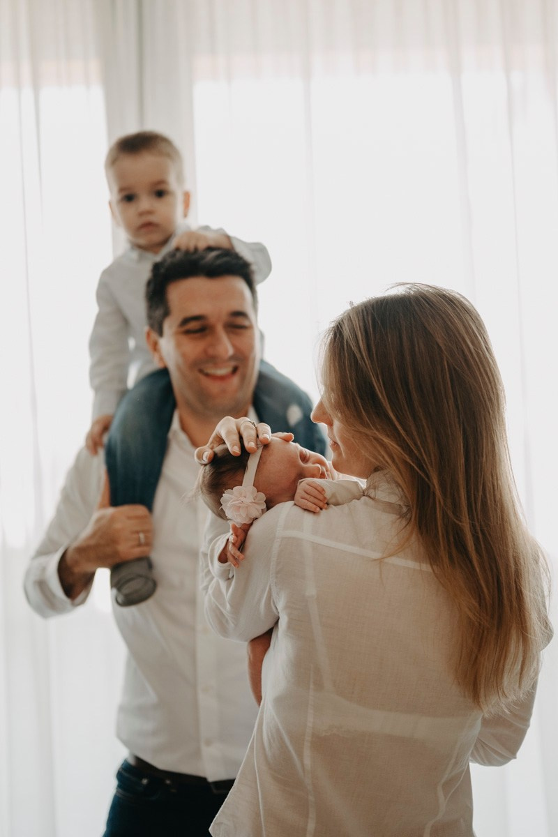 Fotografisanje bebe kod kuce — Milana, Milos, Marko i Mila. Deciji i porodicni fotograf u Beogradu Oksana Skendzic