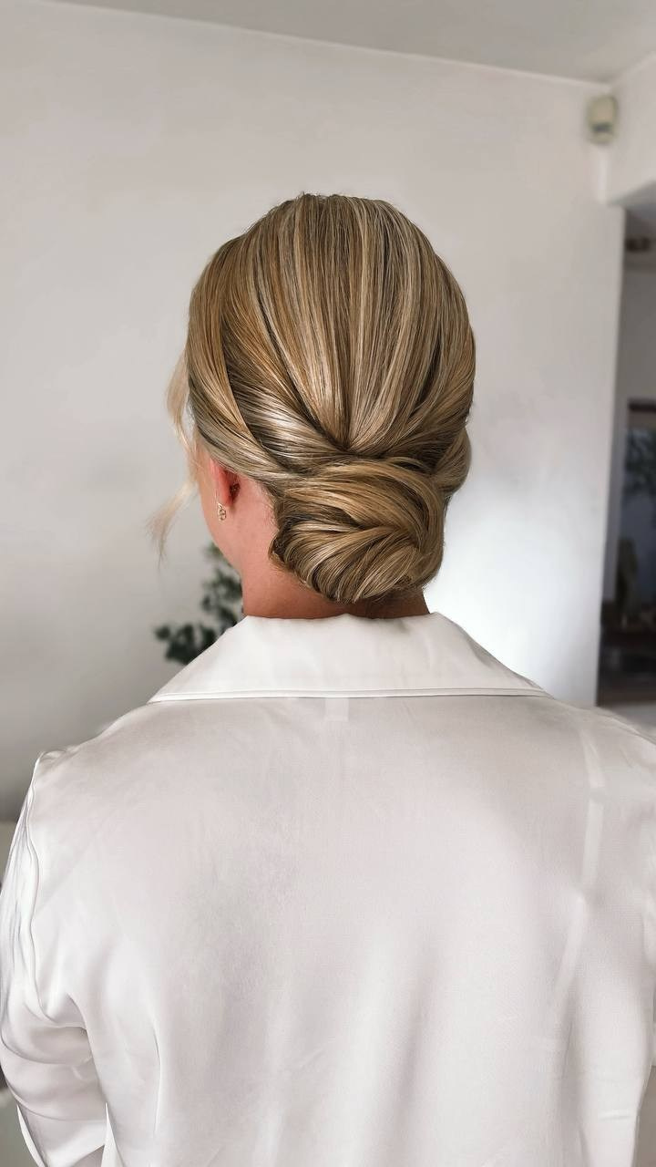 Bridal hairstyles, wedding hairstylist, elegant wedding hair. Makeup artist and Hair stylist in London