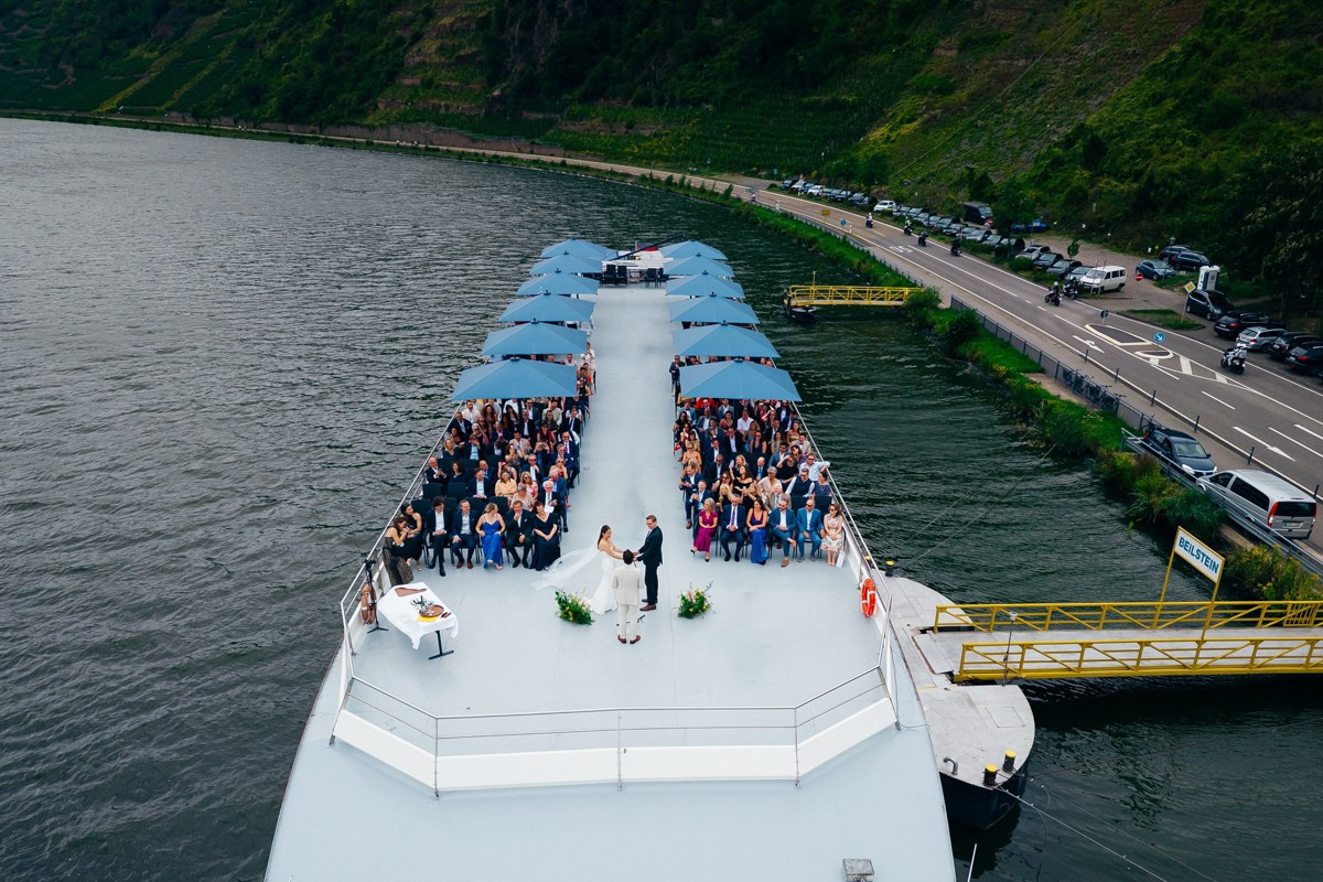 Wedding on a Boat on Mosel River in Beilstein. Wedding photographer & videographer in Germany and Frankfurt | Denis Mirosnik