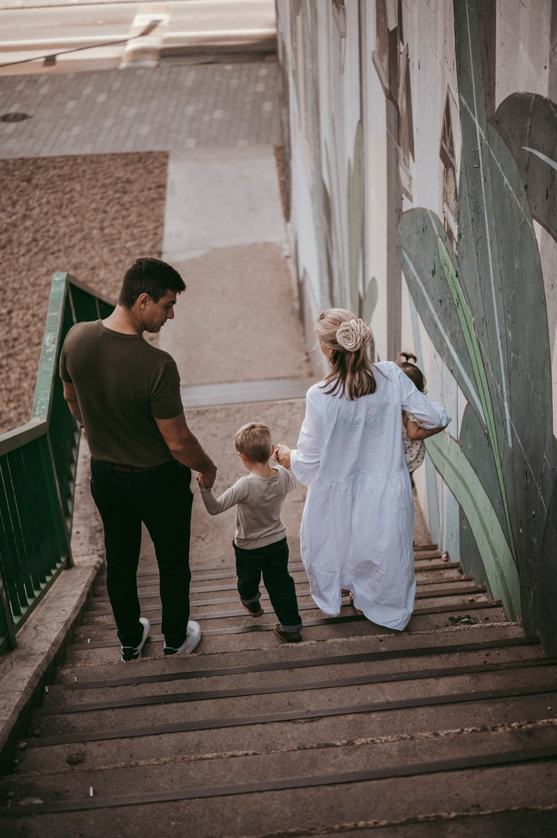 Kristina, Martin, Petra i Novak / porodicno fotografisanje napolju. Deciji i porodicni fotograf u Beogradu Oksana Skendzic