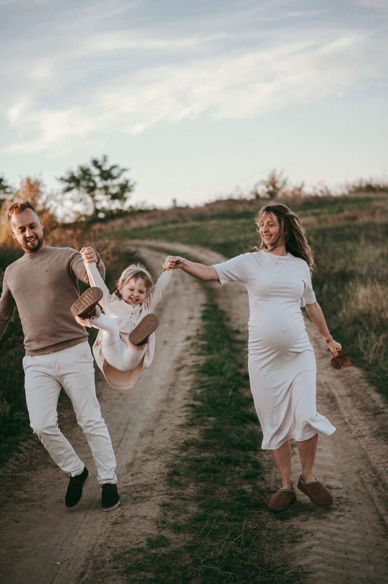 Milena / trudnicko fotografisanje sa porodicom. Deciji i porodicni fotograf u Beogradu Oksana Skendzic