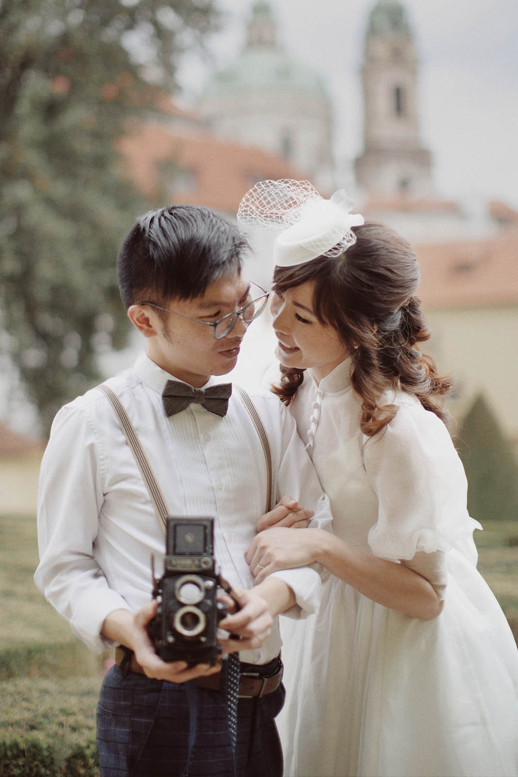 Vintage Hong Kong Couple | Vrtba Garden Prague