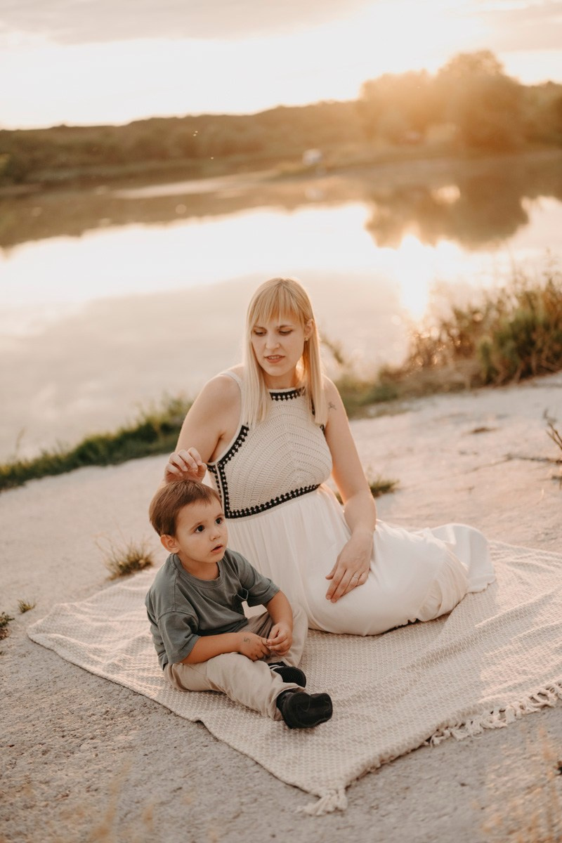 Dijana, Relja i Teo / porodicno fotografisanje napolju. Deciji i porodicni fotograf u Beogradu Oksana Skendzic