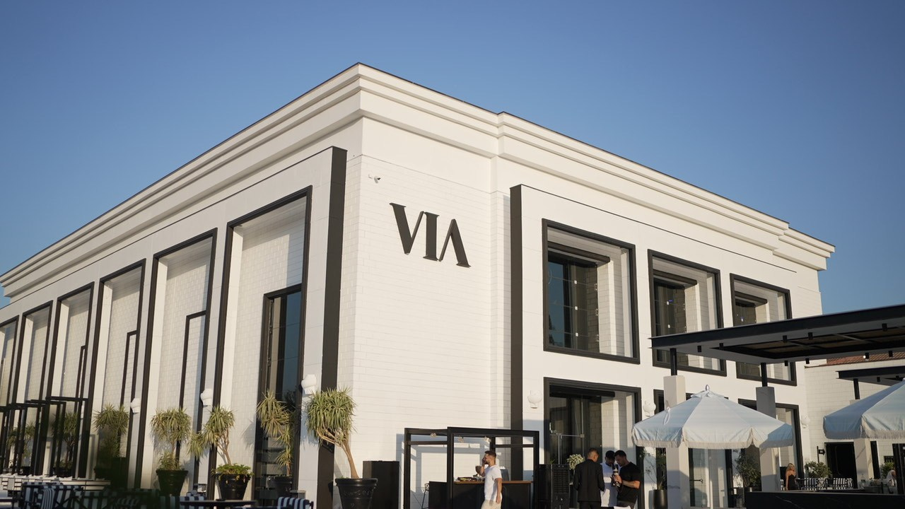 VIA / BASICO. Wedding and events photographers Studio Shalom