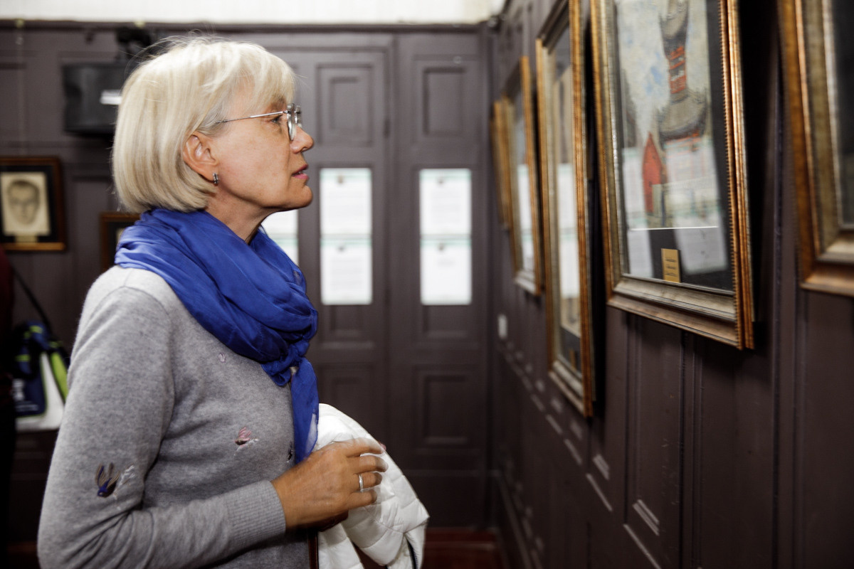 Выставка частной коллекции картин русских художников в консульстве РФ. Фотограф в Шанхае — Лола Пидлуская