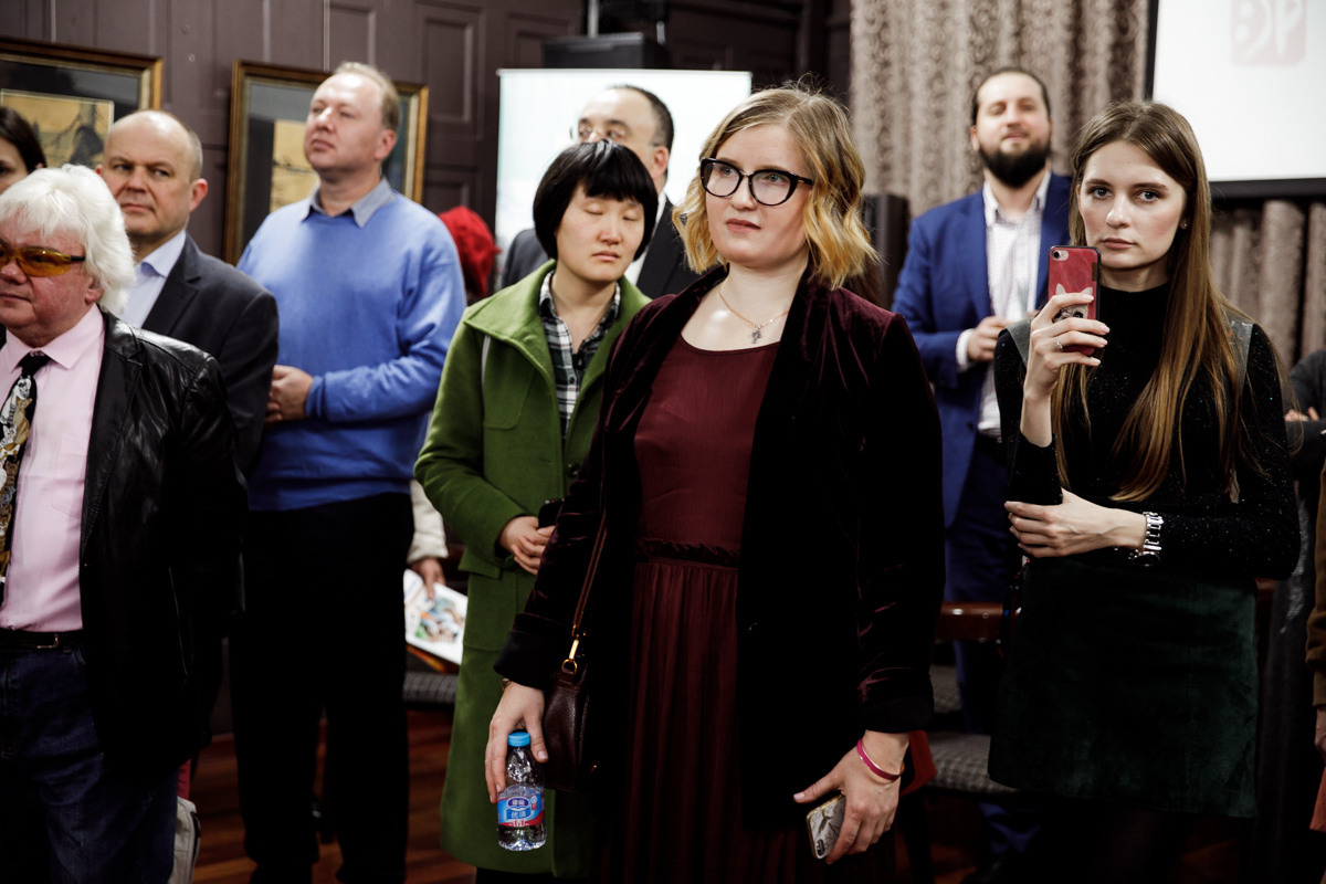 Выставка частной коллекции картин русских художников в консульстве РФ. Фотограф в Шанхае — Лола Пидлуская