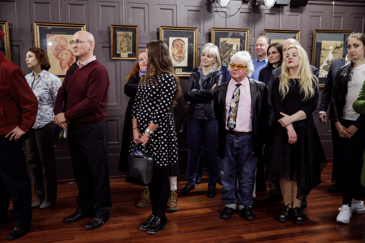 Выставка частной коллекции картин русских художников в консульстве РФ. Фотограф в Шанхае — Лола Пидлуская